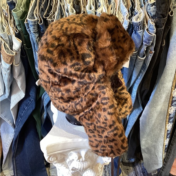 Kangol Faux fur Trapper Hunter Hat - leopard - Picture 2 of 4